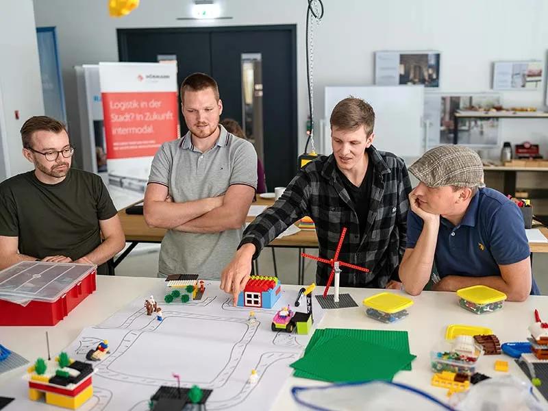 HÖRMANN Group: Playing Lego at the scholarship holders' day