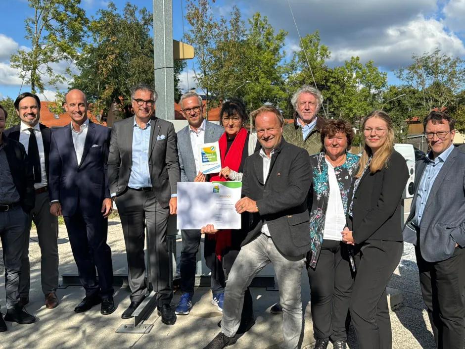 Presentation of the "Umwelt+ Klimapakt Bayern" certificate to HÖRMANN Kommunikation & Netze GmbH